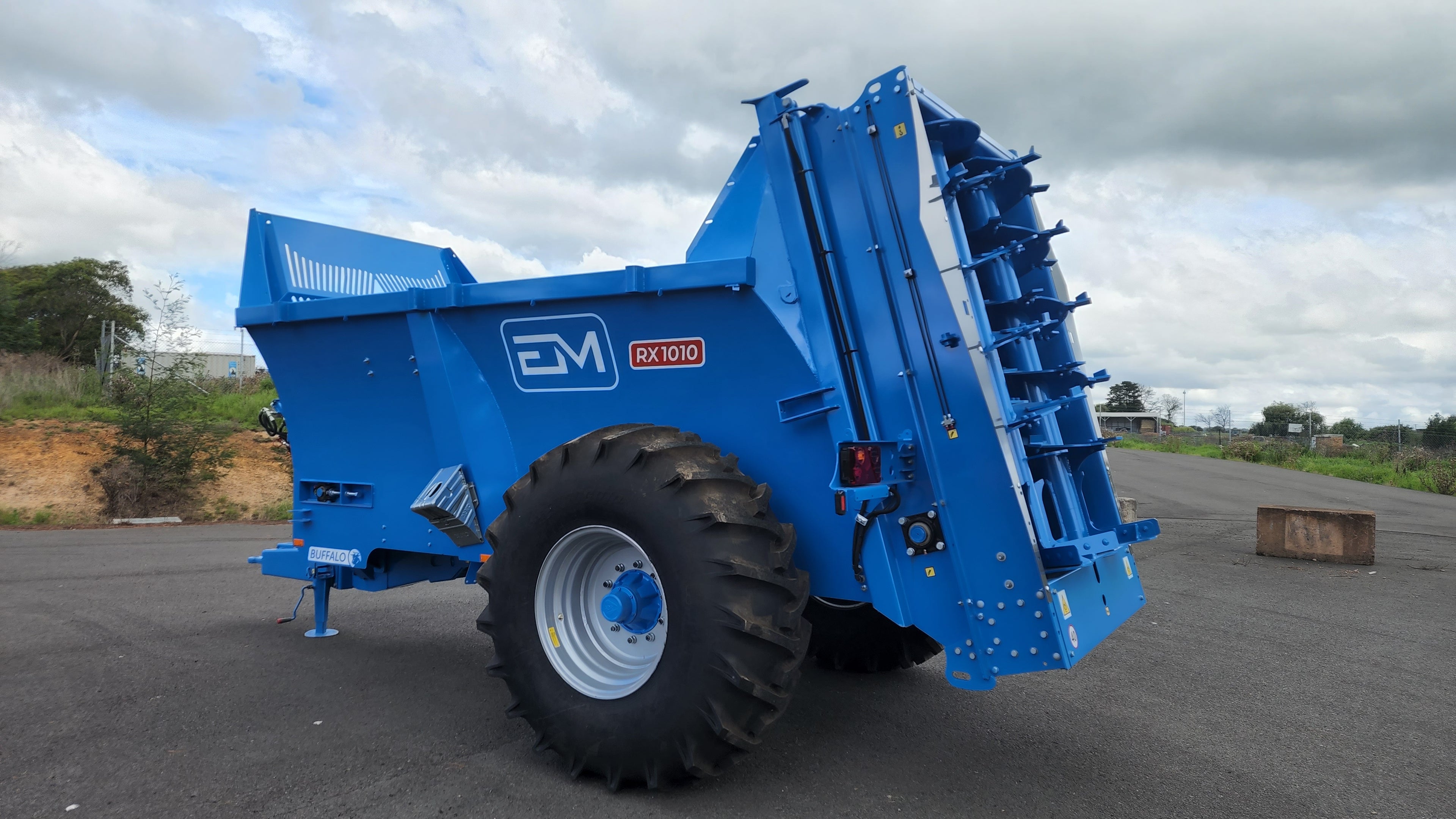 Buffalo RX-1010 Manure Spreader
